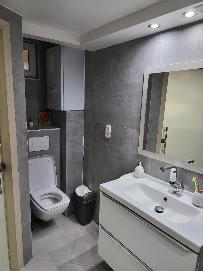 Duplex Elegant Situe A 1Min De La Gare Du Nord Apartment Брюксел Екстериор снимка